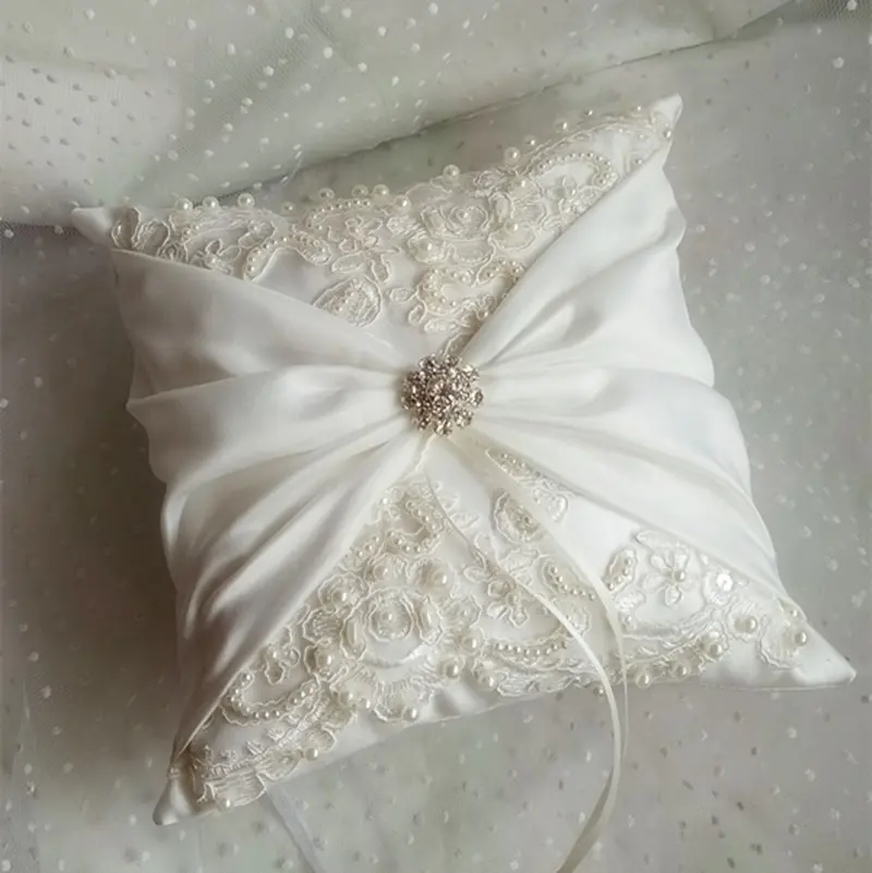 Coussin alliance dentelle blanc